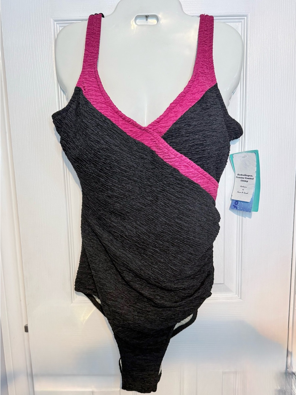 Penbrooke Black/Berry Chlorine-Resistant Tummy Control One Piece Swimsuit Sz 18